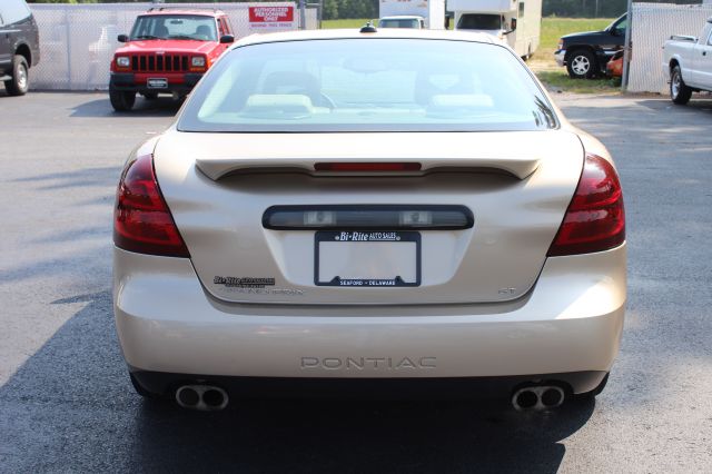 Pontiac Grand Prix 2005 photo 1