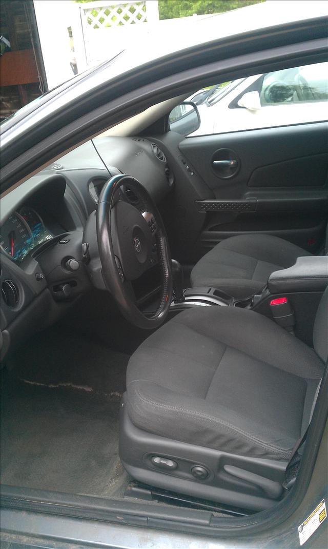 Pontiac Grand Prix 2005 photo 2