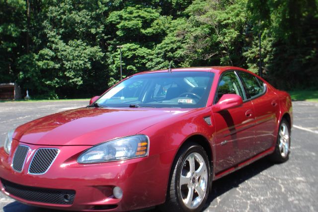 Pontiac Grand Prix 2005 photo 1