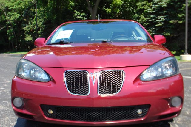 Pontiac Grand Prix 2005 photo 2
