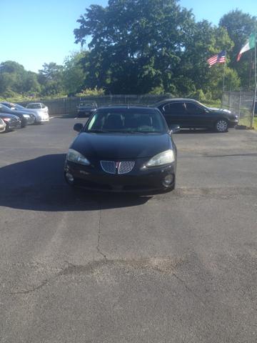 Pontiac Grand Prix 2005 photo 2