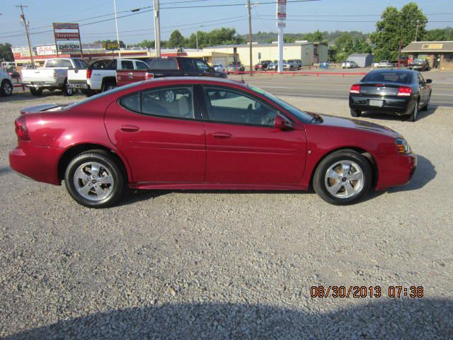 Pontiac Grand Prix 2005 photo 2