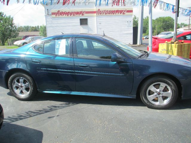 Pontiac Grand Prix 2005 photo 2