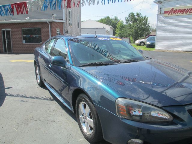 Pontiac Grand Prix 2005 photo 3