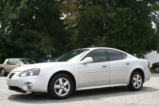 Pontiac Grand Prix 2005 photo 1