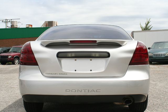 Pontiac Grand Prix 2005 photo 3
