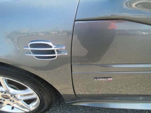 Pontiac Grand Prix 2005 photo 2