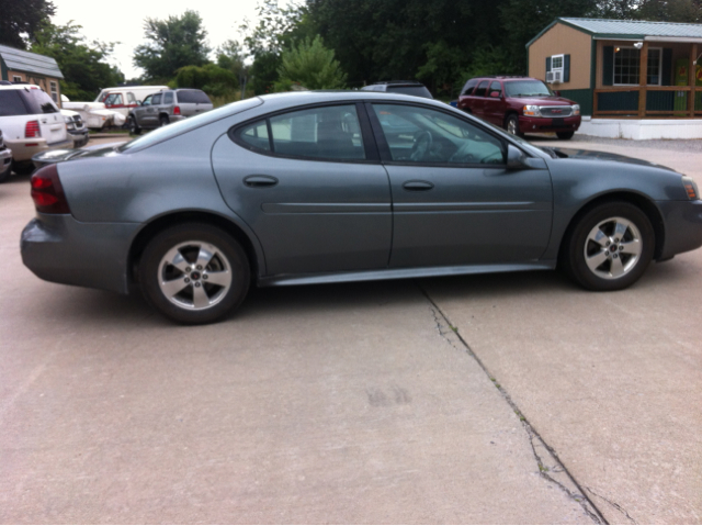 Pontiac Grand Prix 2005 photo 1