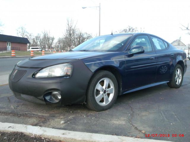 Pontiac Grand Prix 2005 photo 2