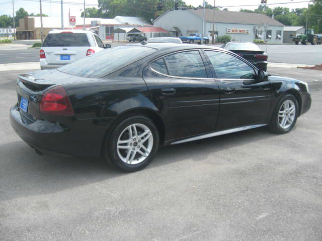 Pontiac Grand Prix 2005 photo 2
