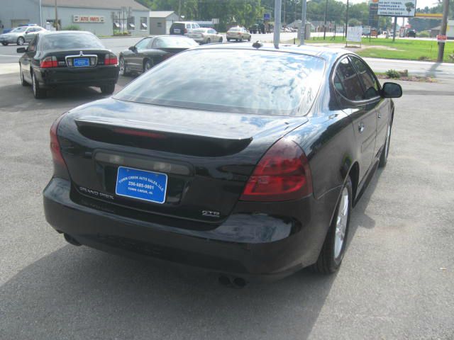 Pontiac Grand Prix 2005 photo 3