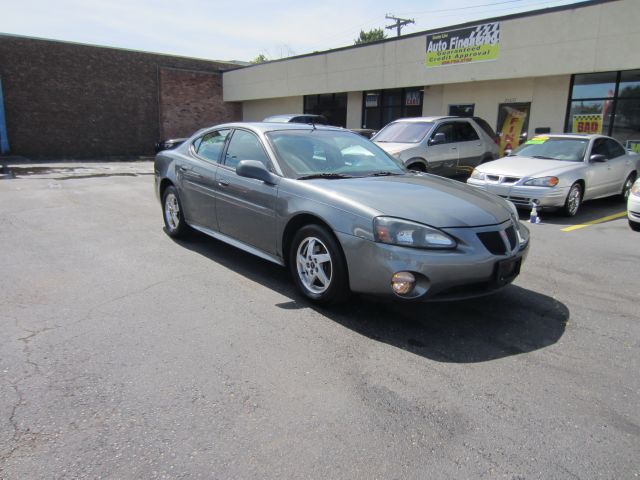 Pontiac Grand Prix 2005 photo 2