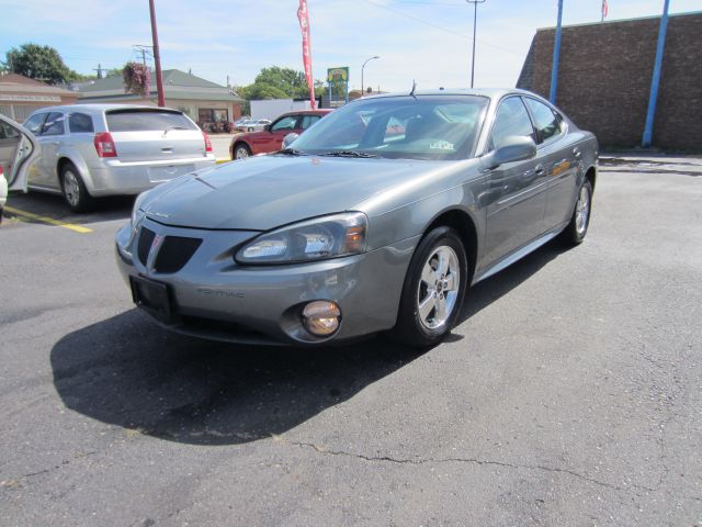 Pontiac Grand Prix 2005 photo 4