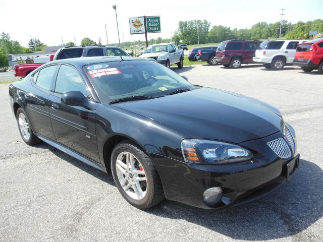 Pontiac Grand Prix 2005 photo 0