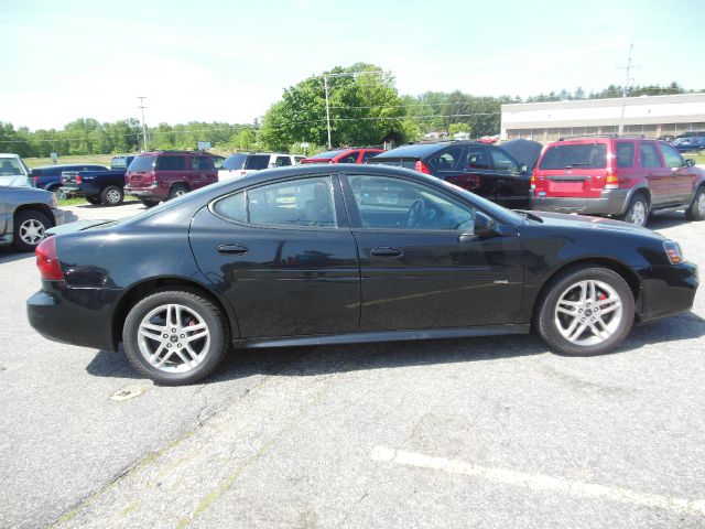 Pontiac Grand Prix 2005 photo 13
