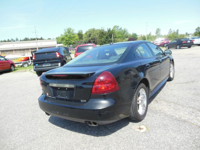Pontiac Grand Prix 2005 photo 17
