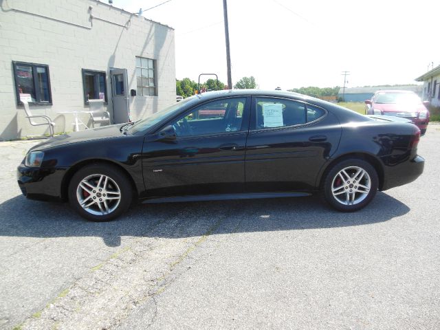 Pontiac Grand Prix 2005 photo 21