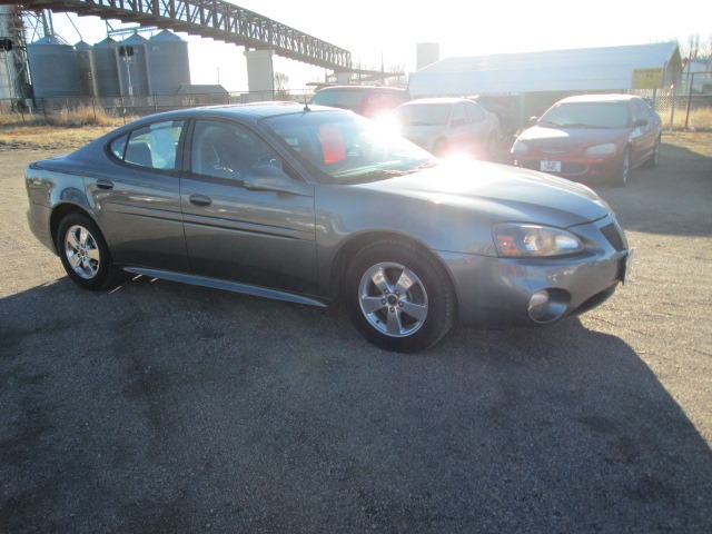 Pontiac Grand Prix 2005 photo 1