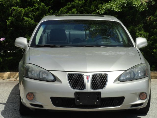 Pontiac Grand Prix 2005 photo 2