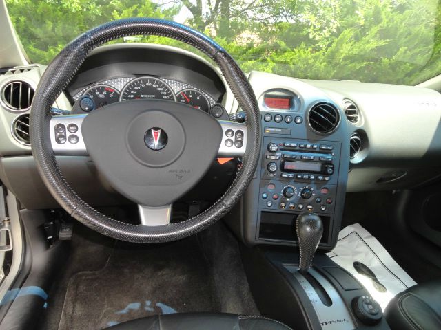 Pontiac Grand Prix 2005 photo 8