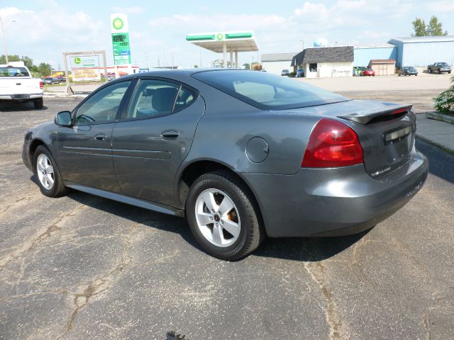 Pontiac Grand Prix 2005 photo 2