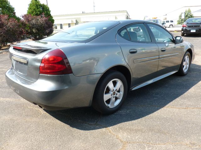 Pontiac Grand Prix 2005 photo 3