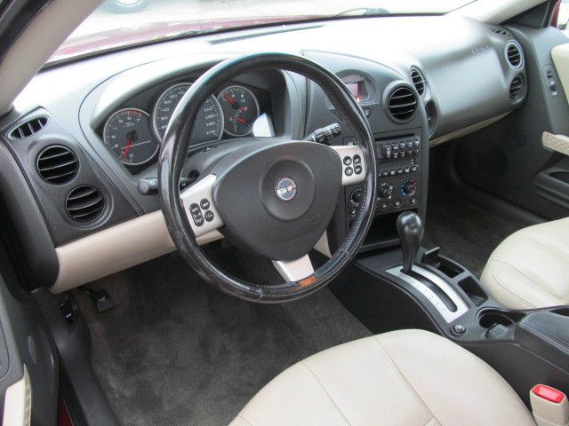 Pontiac Grand Prix 2005 photo 2