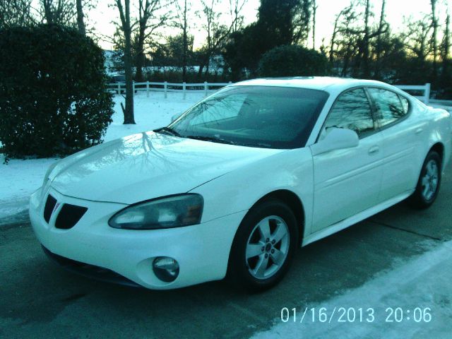 Pontiac Grand Prix 2005 photo 3