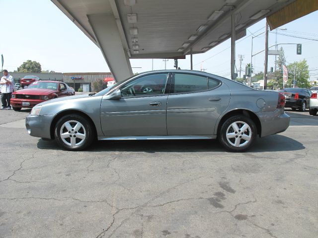 Pontiac Grand Prix 2005 photo 1
