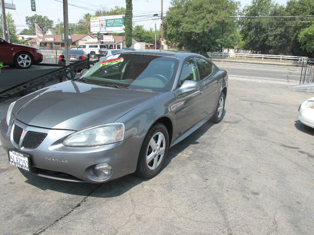 Pontiac Grand Prix 2005 photo 2