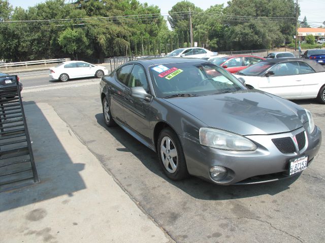 Pontiac Grand Prix 2005 photo 3