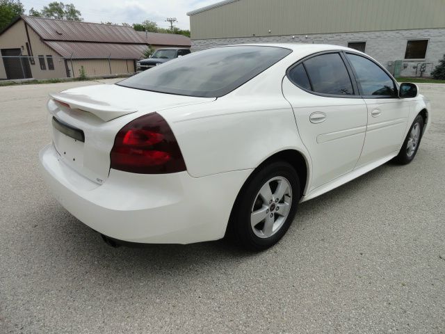 Pontiac Grand Prix 2005 photo 12