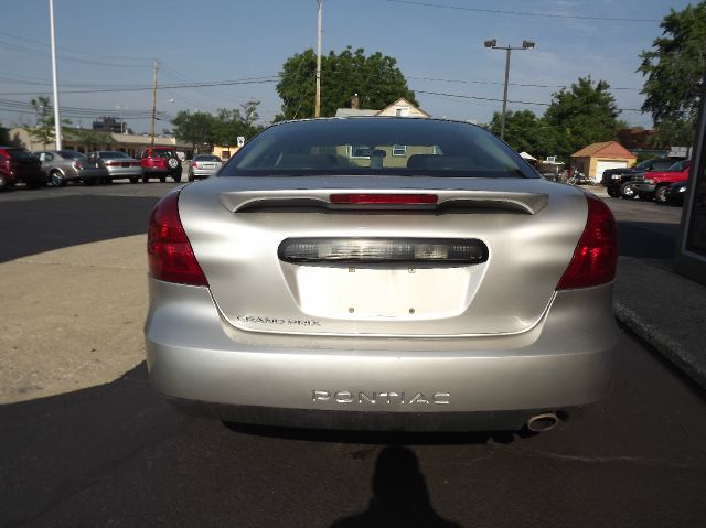 Pontiac Grand Prix 2006 photo 2