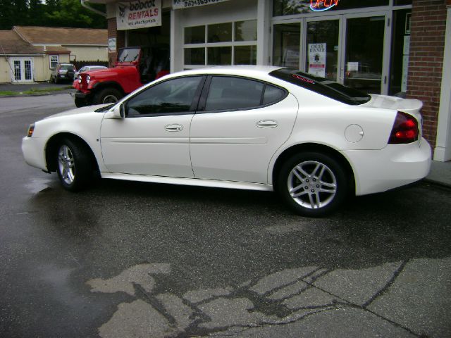 Pontiac Grand Prix 2006 photo 2