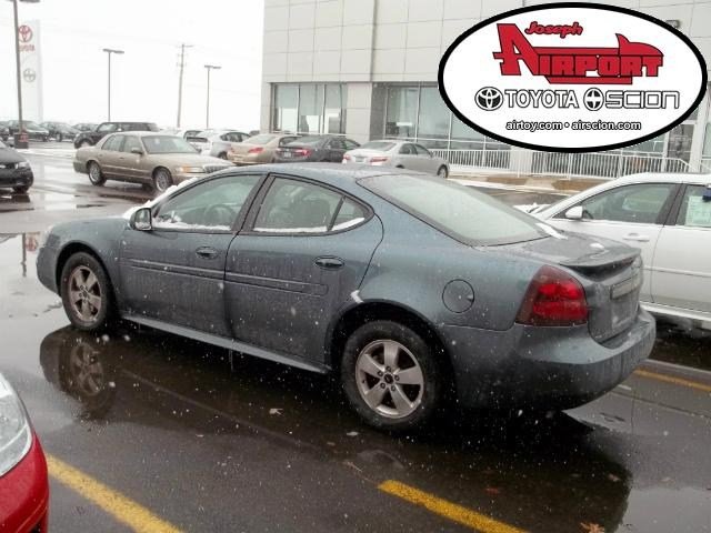 Pontiac Grand Prix SE Sedan Unspecified