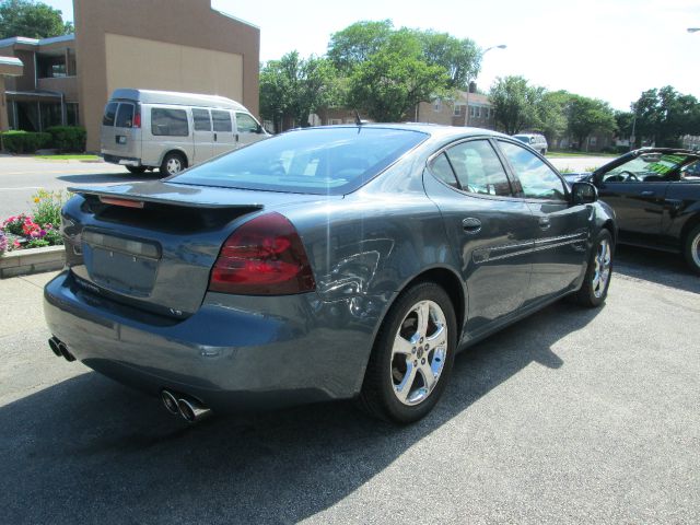 Pontiac Grand Prix 2006 photo 2