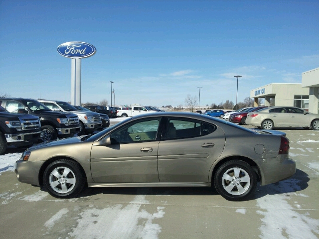 Pontiac Grand Prix 2006 photo 4