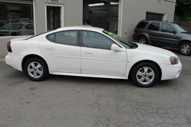 Pontiac Grand Prix 2006 photo 18