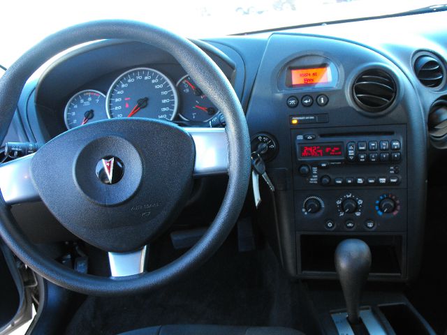 Pontiac Grand Prix 2006 photo 2