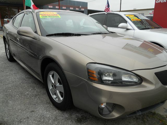 Pontiac Grand Prix 2006 photo 2