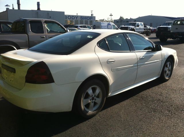 Pontiac Grand Prix 2006 photo 2