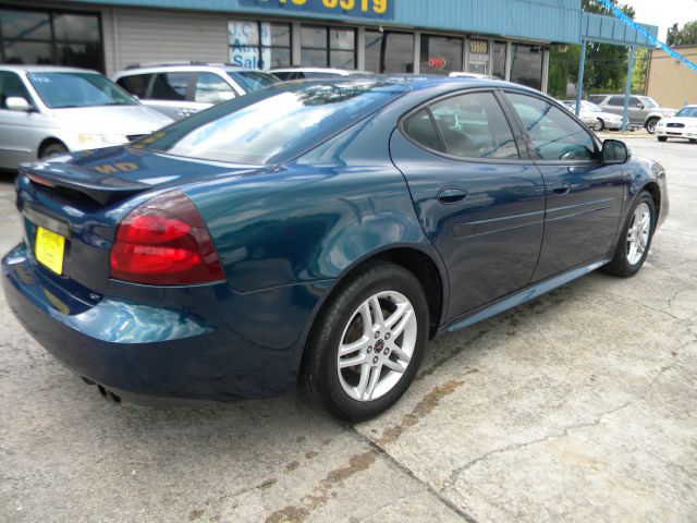 Pontiac Grand Prix 2006 photo 2