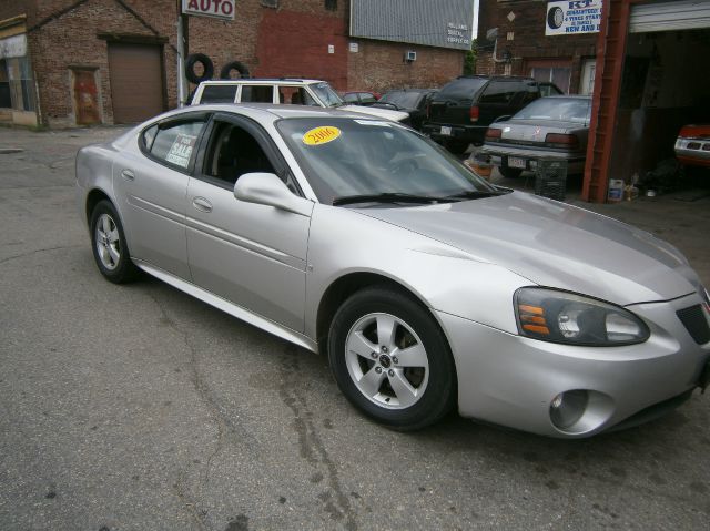 Pontiac Grand Prix 2006 photo 2