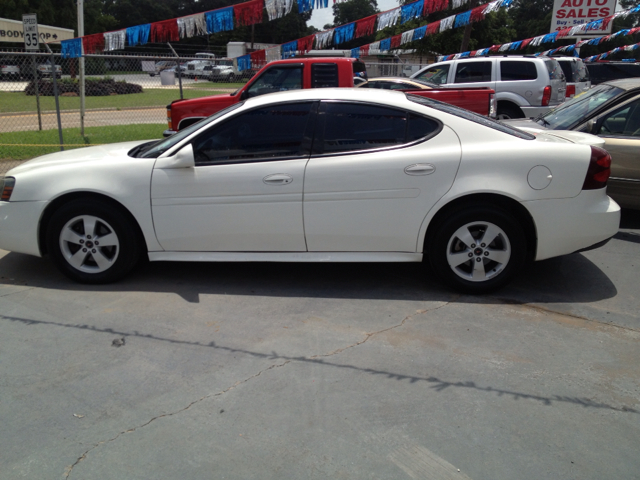 Pontiac Grand Prix 2006 photo 2