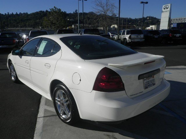 Pontiac Grand Prix 2006 photo 2