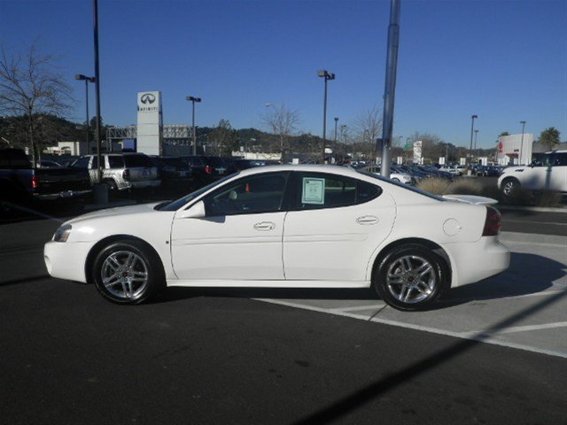 Pontiac Grand Prix 2006 photo 1