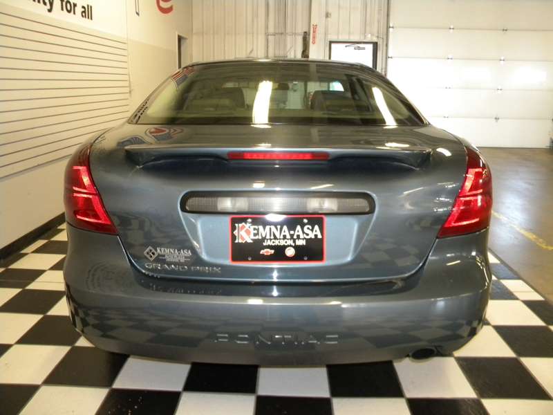 Pontiac Grand Prix 2006 photo 2