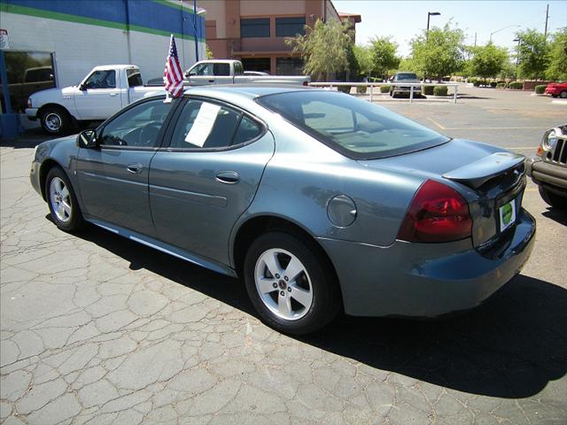 Pontiac Grand Prix 2006 photo 2