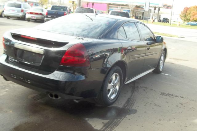 Pontiac Grand Prix 4WD Supercrew Styleside 5-1/2 Ft Box XLT Sedan