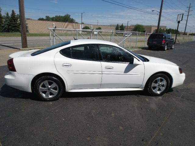 Pontiac Grand Prix 2006 photo 2